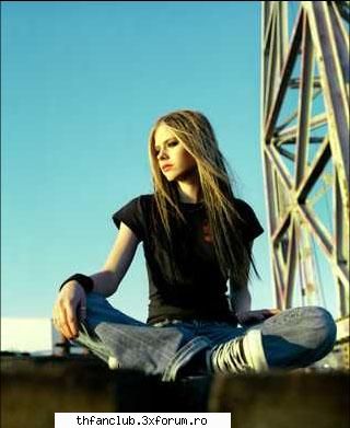 DE ce nu pot fi eu aceea???:(( - Personaje: Avril Lavigne(18) Cea mai buna - .::Fan Fic-uri::.
