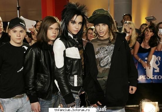 Poze cu TH la Londra!!! - io deja marti dimineatza eram la chioshcul de - .::Tokio Hotel::.