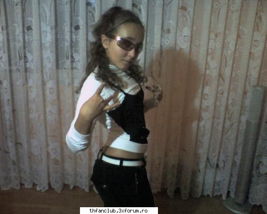Poze cu noi - buna eu sunt alice care acum sa trezit sa intre - .::About Us::.