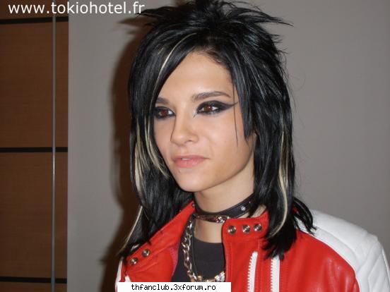 Suvite..hm..ceva nou..tot timpul beton(BILL) - Bey...Ia uitatzi c look nou shi-a tras - .::Bill::.