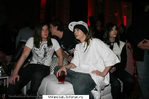 TOKIO HOTEL vs. REBELDE - pai ai dreptate da sa fim serioshi ca th nu se - .::Tokio Hotel::.