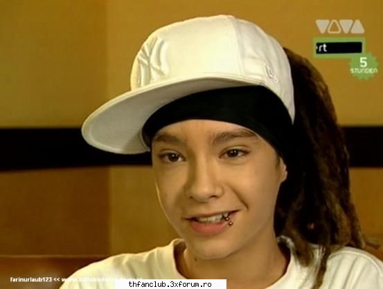 de ce ne place de tom? - Oare de ce ne place de tom,pt ca are hainele - .::Tom::.