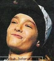fun pics with tom:D+comentarii - mia ramas niste pizza printre masele - .::Tom::.