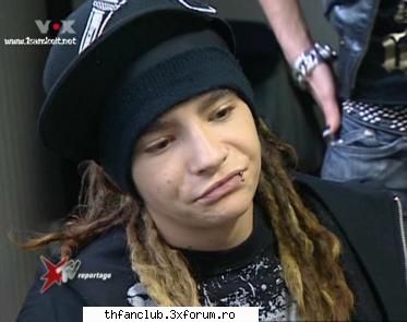 fun pics with tom:D+comentarii - iar lati crezut p bill knd a zis k a facuto cu - .::Tom::.