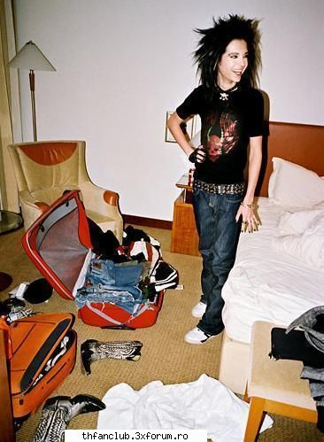 fun pics with tom:D+comentarii - b yo kre ii promisesem lu mami knd vb cu ea la - .::Tom::.